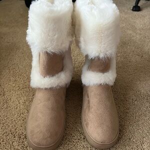 Tan Boots with White Fur Trim